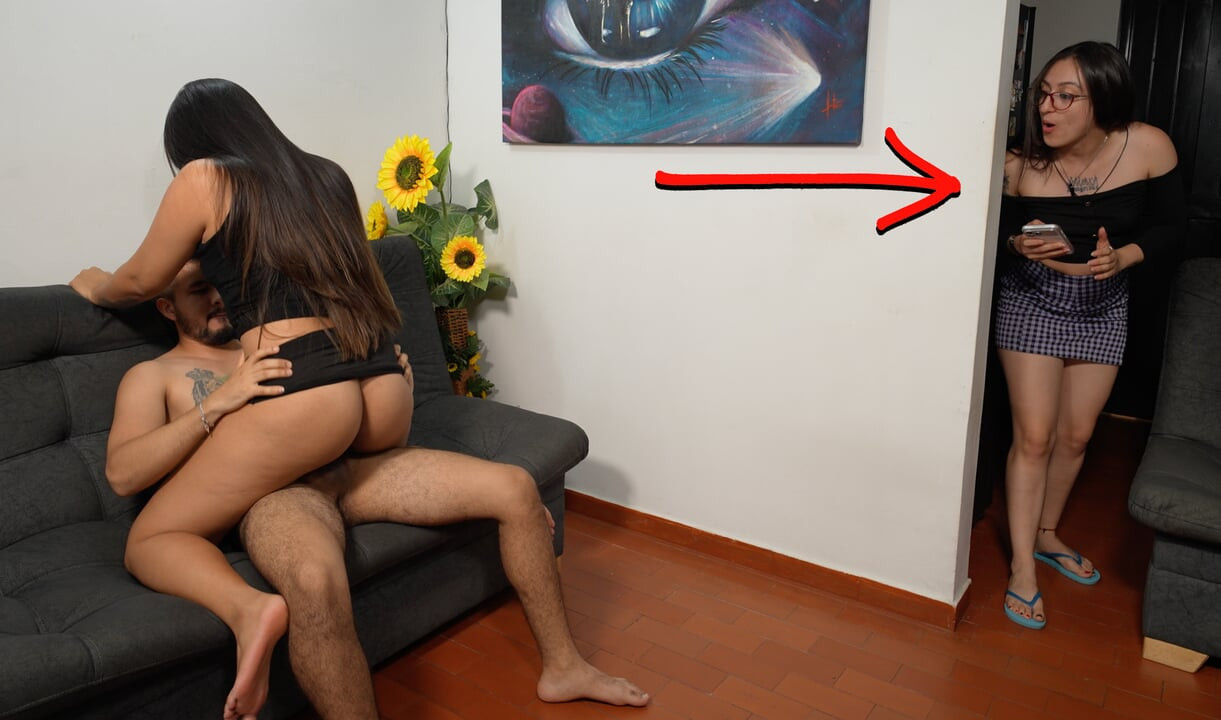 En iyi arkadaşım beni erkek arkadaşıyla sikişirken yakaladı