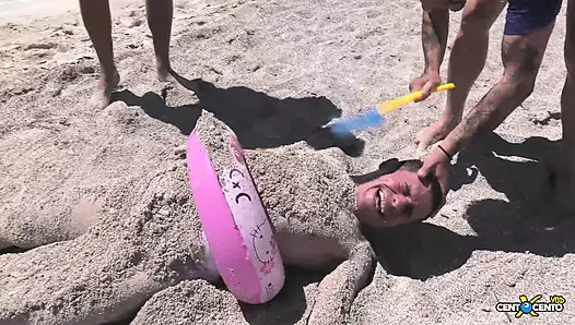 Kum tepeleri arasında bir sürtük