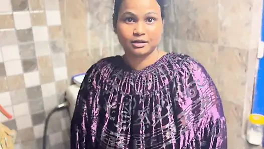 Padosan ile tüm gece durmadan ateşli banyoda sikişiyor