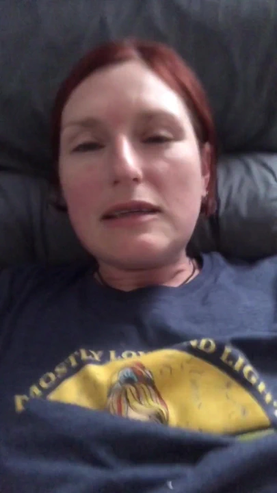 Sahibe Wriggler zavallı kendini neşelendirmeyi denemek ve neşelendirmek için mastürbasyon yapıyor | Klip 2