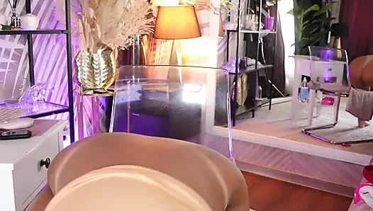Celeste Bailey vibratör oyunu sırasında amını gösteriyor