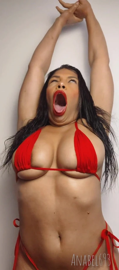 Esniyor ve salya akıtıyor