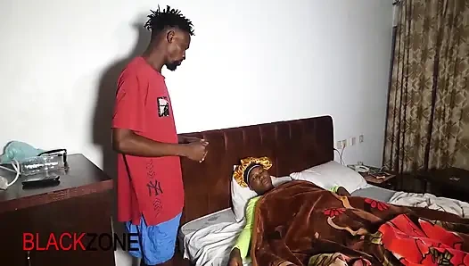 Komşum bana karısının hasta olduğunu söyledi, ben de ona üzgün olmak için yukarı çıktım ama sonunda onu sert siktim