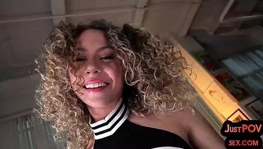 Gerçek minyon bakış açısı amatör 21 yaşındaki kız amında sikiliyor