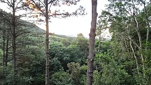 Arkadaşımın ateşli kız arkadaşı zaten yarağımı emmeye gelen benimle yalnız olamaz