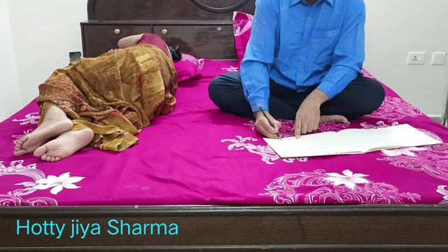 Desi üvey anne ders çalışırken genç üvey oğluyla lanet! üvey anne hiçbir şey bilmiyor