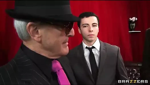 Slutty sarışın ve esmer fahişeler hisse bir sert horoz