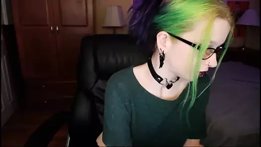 goth bebeğim alır yaramaz üzerinde cam