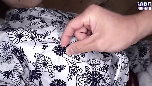 Kalabalık gözlerin dik uçlarında ateşli, sıkı bir tepenin ateşlendiği çıplak meme yürüyüşü bölüm 4