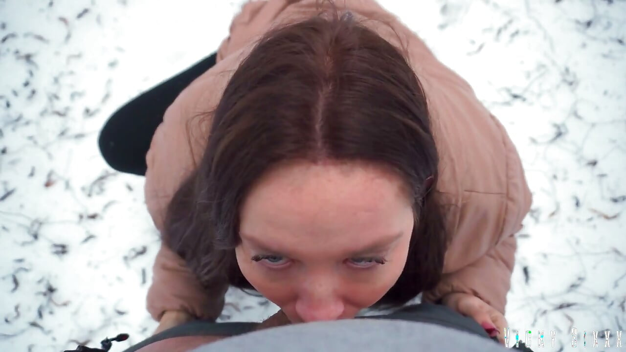 Winter Outdoors'ta döl yiyen sakso
