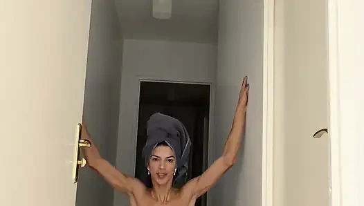 Duştan önce evde toprak