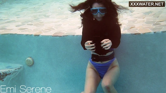 Fransız kız emi sakin yüzme çıplak