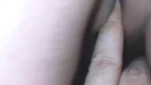 Küçük üvey kardeşim irkildi ve sikimi taktım