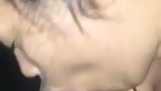 Brezilyalı kız seviyor horoz