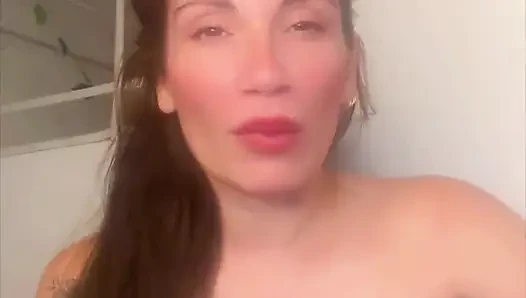 31 talimatı dilime ve göğüslerime boşalıyorum. milfangelqueen Arjantin