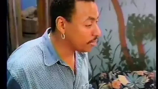 Büyük memeli sürtük ve azgın adam ile siyahi sikiş