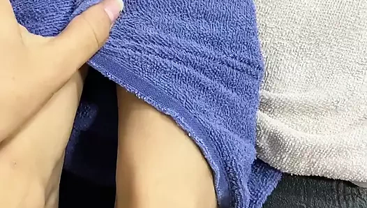 Arap ayaklı yaraklarla mastürbasyon yapıyor