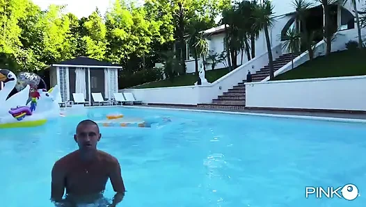 Ateşli kız Korinha Luca Ferrero tarafından sikiliyor