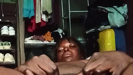 Parmaklama onu mutlu ediyor