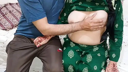 Hintli üvey anne üvey oğlunu mastürbasyon yaparken yakalıyor