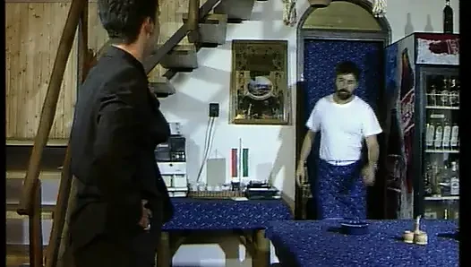 Büyük memeli Alman sürtük barda sikiliyor