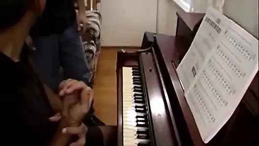 İri göğüslü büyük vücutlu büyük amcık üçlü grup seks yapıyor... ağzına boşalma