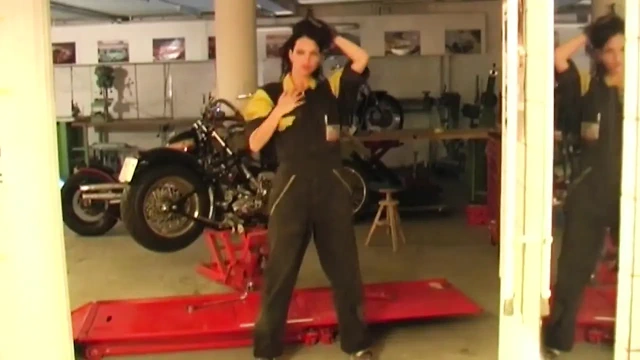 Devils dolls 02 - domi garajda mastürbasyon yapıyor