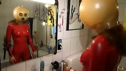 Balkabağı kafa içinde lateks takım elbise gets becerdin sert