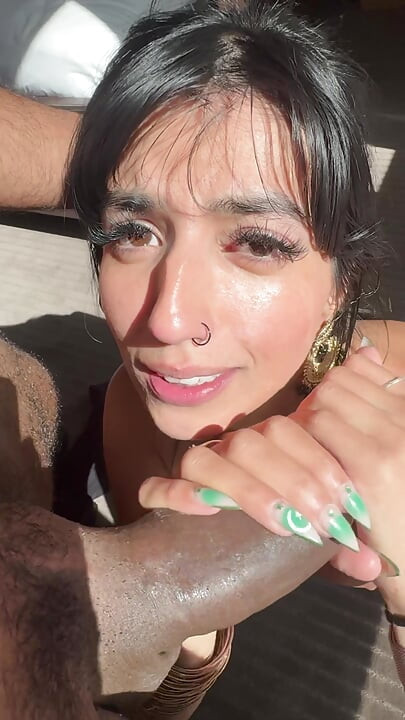 Aaliyah Yasin'in otel odasında büyük zenci ile gündelik seks