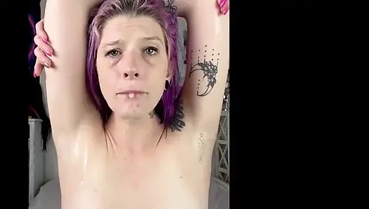 Kıllı koltuk altı tükürme oyunu