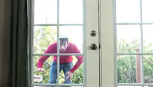 Ateşli genç çift ateşli seks yapıyor ve sakso çekiyor