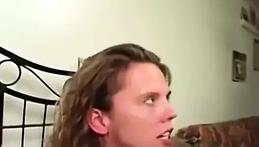 Amber merts'in büyük yarağını boğazına alıyor