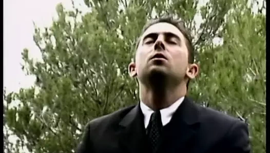 Elbise şehvetli delisi alır onu sıkı kedi yaladı ve çarptım üzerinde araba kaput