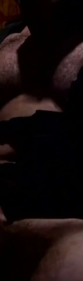 Güzel maskeli bir kadın tarafından bağlanıp mastürbasyon yapılıyorum