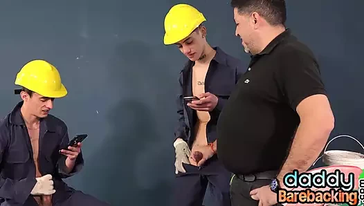 Domino genç kız yapay penisle patron