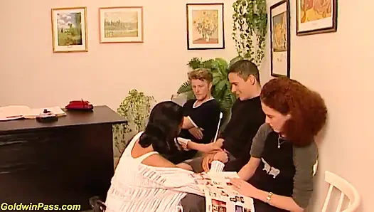 Gerçek Alman doktor hastanede grup seks yapıyor
