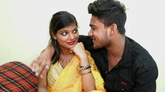 Hintli kız kocasıyla sert seks yapıyor