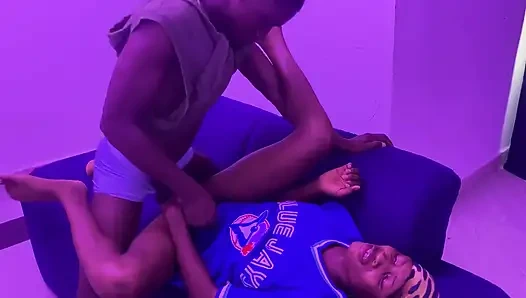 Sıska Üvey Kız Kardeş Amcığını Sikiyor Ve Dölle Dolduruyor