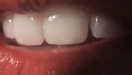 Sara senin ayak sapığı olduğunu düşünüyor