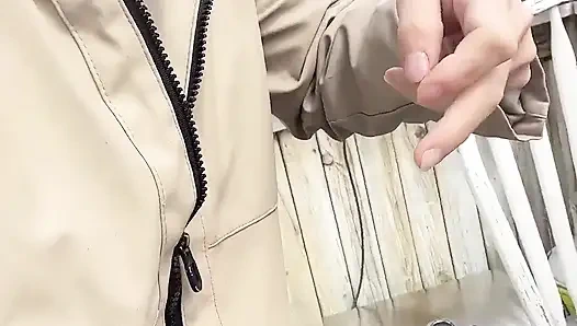 Sortir Puis La Chatte En Train De Pisser Se Fait Montrer