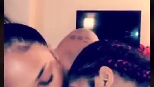 benim tranny kaltak ve onun arkadaşı oral üçlü