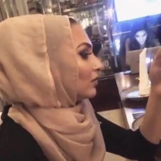 Seksi türbanlı tesettürlü kızlar