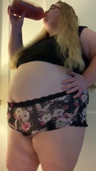 Bir kerede yarım galon çayla