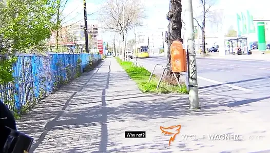 İri göğüslü Leni iyi bir yoğun amcık sikişinin tadını çıkarıyor!