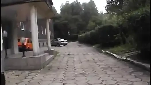 Harika görünümlü kızıl saçlı amcığını parmaklarla sikiyor
