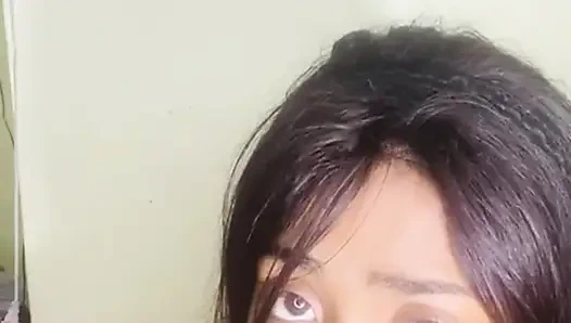 Çok ateşli görünüyor, gel beni gör