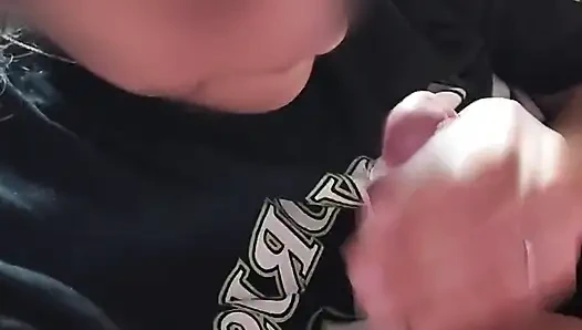 Beni ağzına boşaltıyor