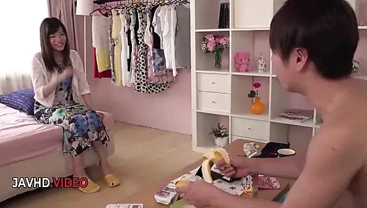 Miri Kawada'nın ateşli sert maceraları - arkadaşıyla evde amatör Asyalı seks