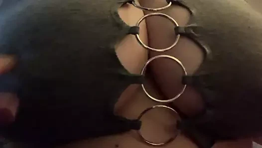 Büyük memeler kırpma üstten düşmek