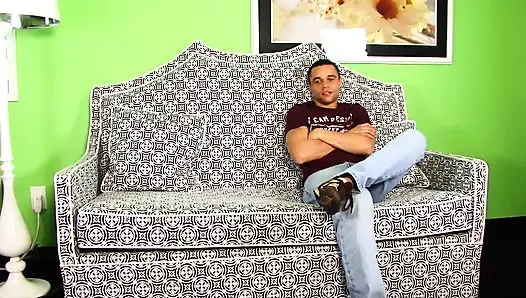 Edepsiz orta yaşlı seksi kızlarla üçlü seks